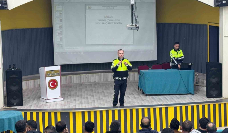 Ağrıda Güvenli̇ Ulaşım İçi̇n Okul Servi̇si̇ Şoförleri̇ne Eği̇ti̇m Veri̇ldi̇