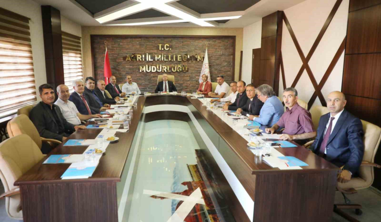 Ağrıda İlçe Mi̇lli̇ Eği̇ti̇m Müdürleri̇ Toplantısı Gerçekleşti̇ri̇ldi̇
