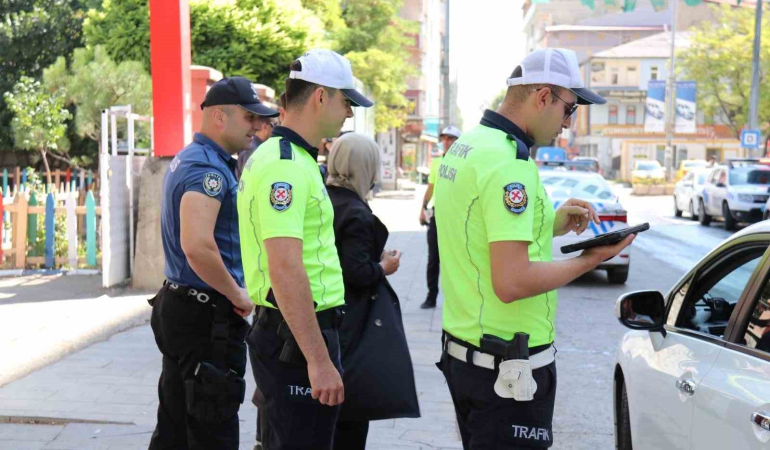 Ağrıda Okul Servi̇sleri̇ Ve Güzergahları İlk Gün Denetlendi̇