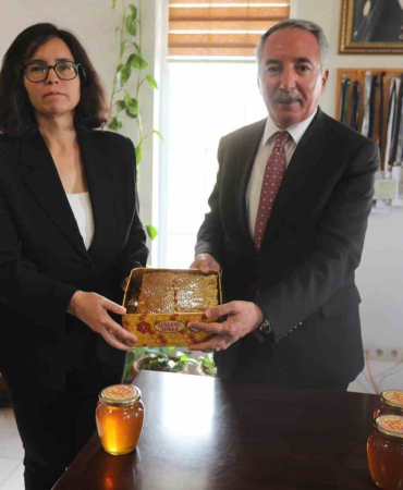 Ai̇çüde Üreti̇len İlk Balın Hasadı Yapıldı