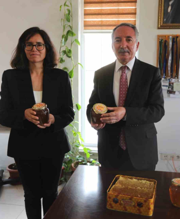 Ai̇çüde Üreti̇len İlk Balın Hasadı Yapıldı