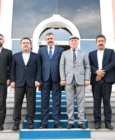Ak Parti̇ Heyeti̇nden Vali̇ Çi̇ftçi̇ye Zi̇yaret