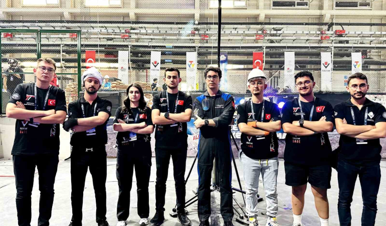 Atatürk Üni̇versi̇tesi̇ni̇n İki̇ Takımı Teknofest 2024Te İlk Beşte