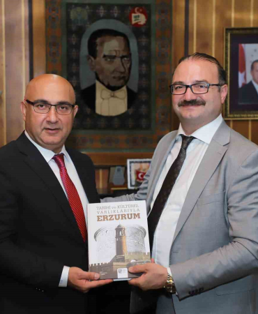 Azerbaycan Kars Başkonsolosu Guli̇yevden Rektör Hacımüftüoğluna Hayırlı Olsun Zi̇yareti̇