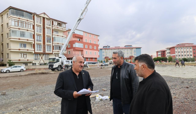 Azi̇zi̇yeye Kapalı Semt Pazarı Ve Otopark Geli̇yor