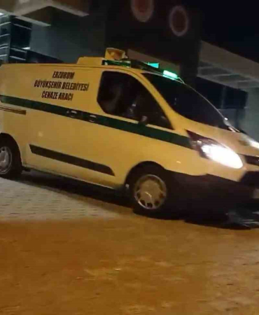 Babası Ve Babasının Kadın Arkadaşını Öldürdü