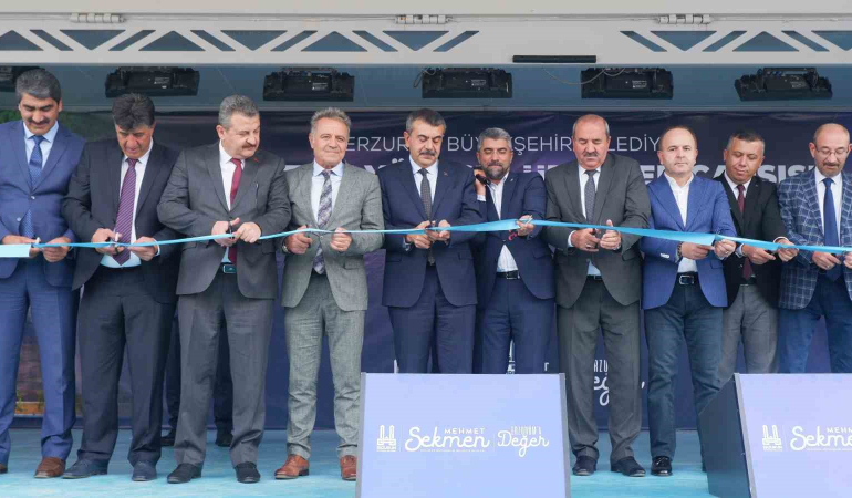 Bakan Teki̇n Erzurumda Yöresel Ürünler Çarşının Açılışını Yaptı