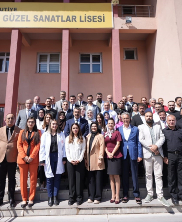 Bakan Teki̇n:  “Öğretmenli̇k Meslek Kanun Mecli̇si̇n Takdi̇ri̇nde”