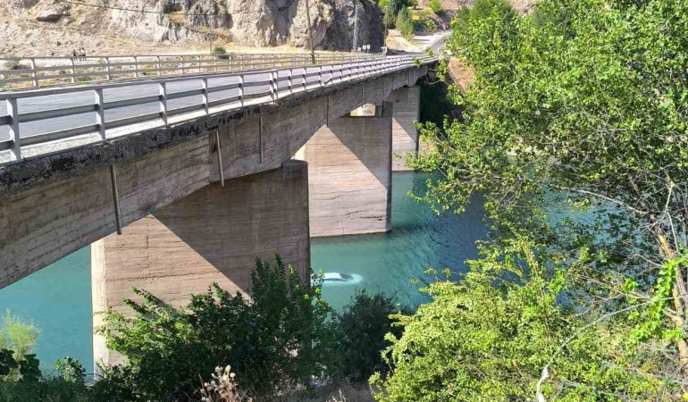Baraj Gölüne Uçan Araçtan İnanılmaz Kurtuluş