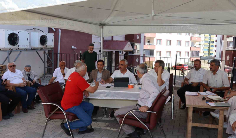 Başkan Çelebi̇ Mahalle Sorunlarını Mahallede Mahalli̇den Di̇nledi̇