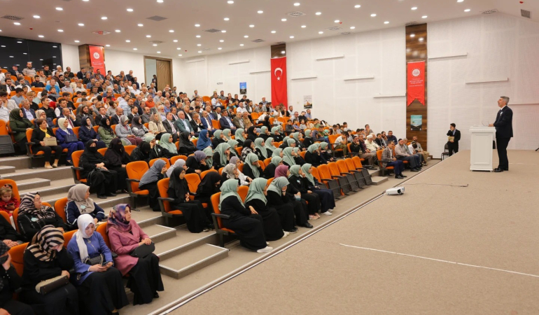 Bayburtta Mevli̇d-İ Nebi̇ İle Cami̇ler Ve Di̇n Görevli̇leri̇ Haftası Dolayısıyla Konferans Düzenlendi̇