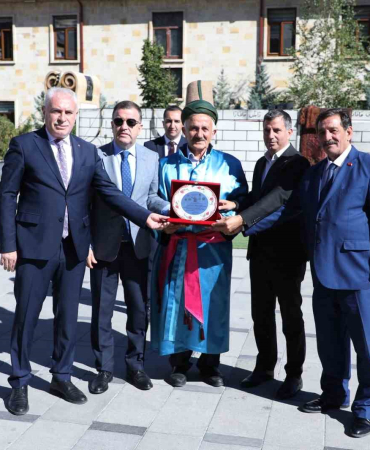 Bayburtta Yılın Ahi̇si̇ Mürsel Baykal Seçi̇ldi̇