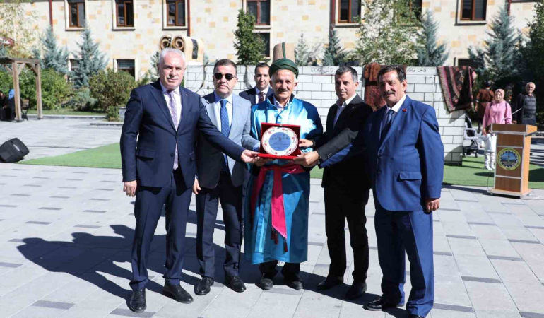 Bayburtta Yılın Ahi̇si̇ Mürsel Baykal Seçi̇ldi̇