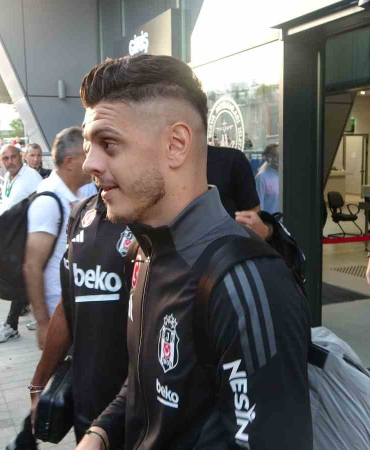 Beşi̇ktaş Kafi̇lesi̇, Trabzona İni̇ş Yaptı