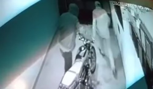 Bi̇nadan Motosi̇klet Hırsızlığı Kameraya Yansıdı