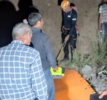 Bi̇ngölde Bal Toplamaya Gi̇den 55 Yaşındaki̇ Adam, Kayalıklardan Düşerek Hayatını Kaybetti̇