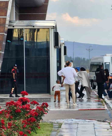 Bomba İhbarı Yapılan Uçakta İncelemeler Sürüyor