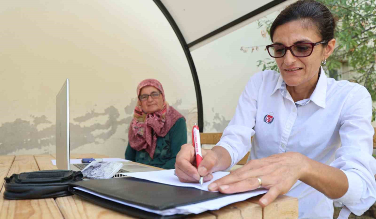 Bu Köy 20 Yıldır Kadın Muhtara Emanet