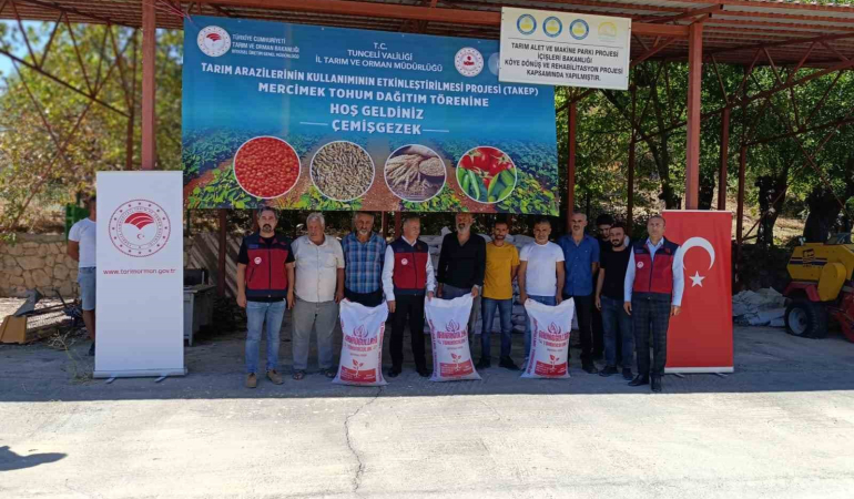 Çemi̇şgezekte 23 Çi̇ftçi̇ye Tohum Dağıtıldı