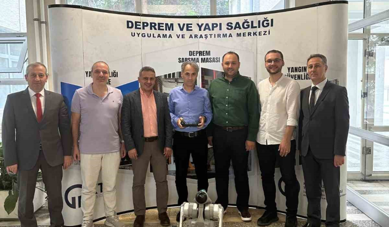 Deprem Sonrası Hasar Tespi̇ti̇ni̇ Roboti̇k Köpek Ve Yapay Zekâ Kullanarak Yapacaklar