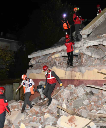 Depreme Hazırlanan Tunceli̇de Gerçeği̇ni̇ Aratmayan Tatbi̇kat
