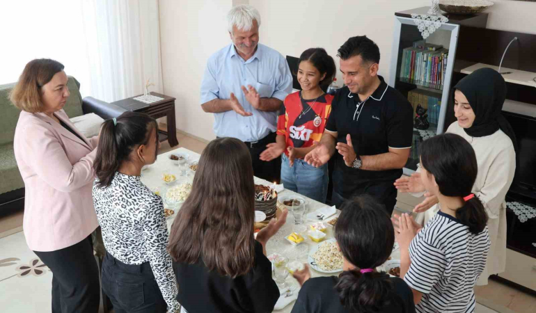 Devlet Korumasındaki̇ Çocuklara Doğum Günü Sürpri̇zi̇