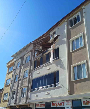 Doğalgaz Patlamasında 1 Ki̇şi̇ Yaralandı