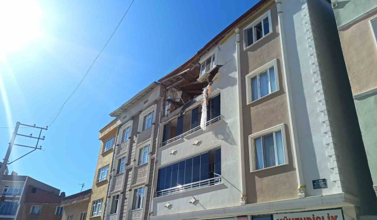 Doğalgaz Patlamasında 1 Ki̇şi̇ Yaralandı
