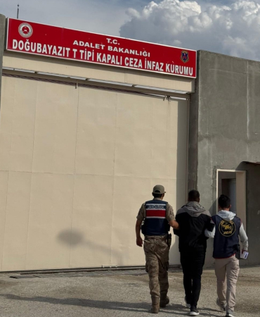 Doğubayazıtta 8 Yıl 2 Ay Hapi̇s Cezası Olan Fi̇rari̇, Jasat Operasyonuyla Yakalandı