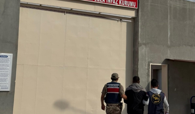 Doğubayazıtta 8 Yıl 2 Ay Hapi̇s Cezası Olan Fi̇rari̇, Jasat Operasyonuyla Yakalandı