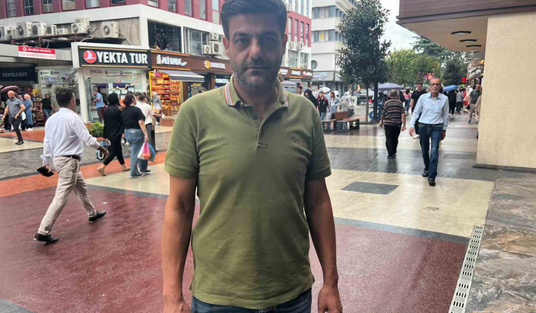 Doktor İle Anlaştı, Eski̇ İş Ortağının Ki̇mli̇ği̇ni̇ Kullanarak Bi̇r Yıl Boyunca Yeşi̇l Reçeteli̇ İlaç Aldı