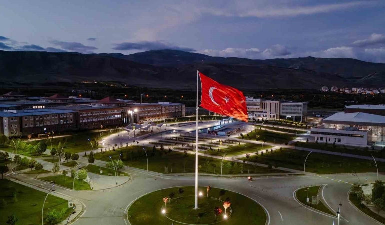 EBYÜ’de Anlamlı Konferans “Türkiye’nin Türk Dünyasındaki Yeri”