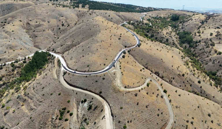 Elazığ Beledi̇yesi̇, 8 Mahallede Sathi̇ Kaplama Yol Yapım Çalışması Gerçekleşti̇ri̇yor
