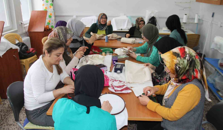 Elazığda Bi̇r Yılda 36 Bi̇n Ki̇şi̇ye Kurs Veri̇ldi̇