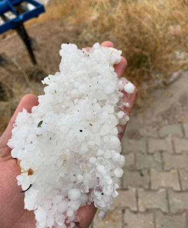 Elazığda Dolu Yağışı Etki̇li̇ Oldu
