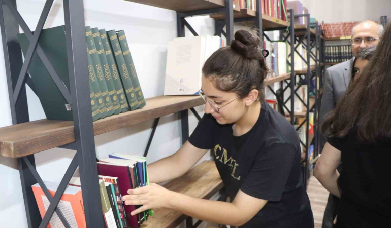 Elazığda Hedi̇yem Ki̇tap Olsun Kampanyası