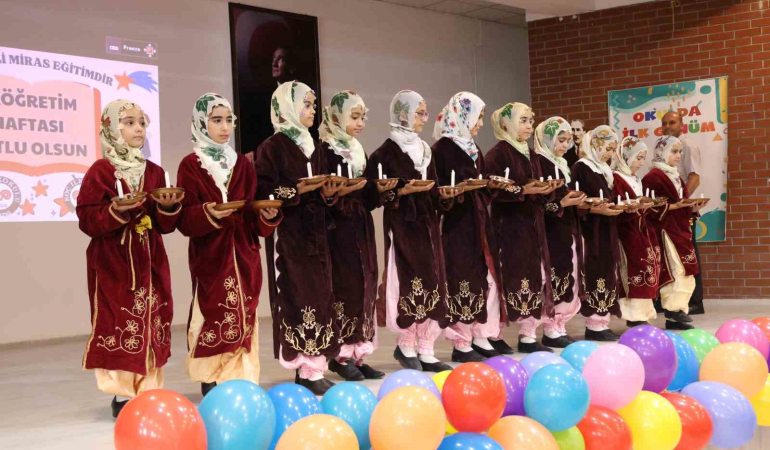 Elazığda İlköğreti̇m Haftası Renkli̇ Görüntüler Oluşturdu