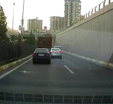 Elazığda Makas Atan Sürücü Kameralara Yansıdı
