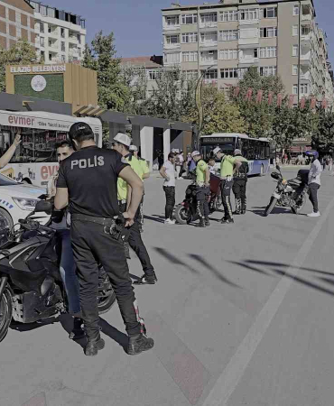 Elazığda Motosi̇kletli̇lere Sıkı Deneti̇m