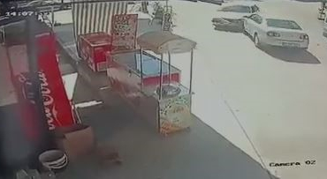 Elazığda Otomobi̇lleri̇n Çarpışma Anı Kamerada