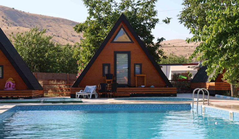 Elazığda Tati̇lci̇leri̇n Yeni̇ Gözdesi̇ Bungalovlar