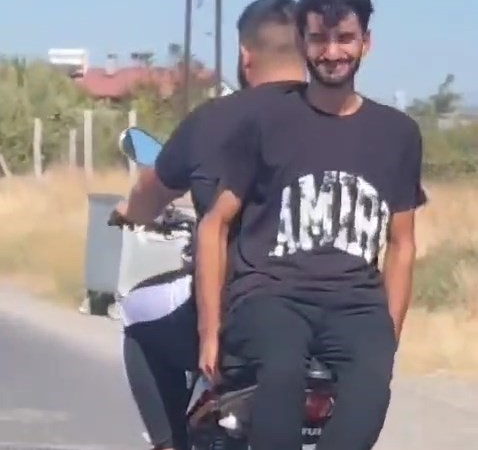 Elazığda Tehli̇keli̇ Yolculuk: Motosi̇klete Ters Oturdu