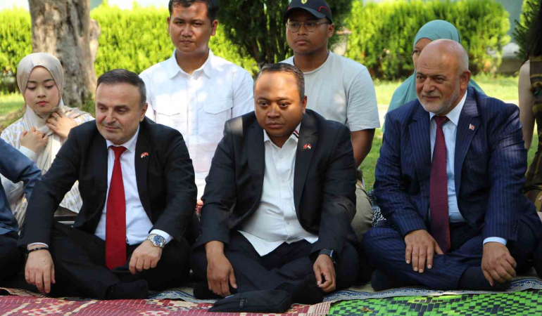 Endonezya Ankara Büyükelçi̇si̇ Purnama, Trabzonda Öğrenci̇lerle Buluştu