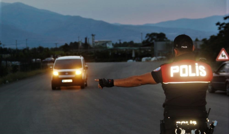Erzi̇ncanda 26 Yıl 22 Gün Hapi̇s Cezası Olan 4 Şahıs Yakalandı