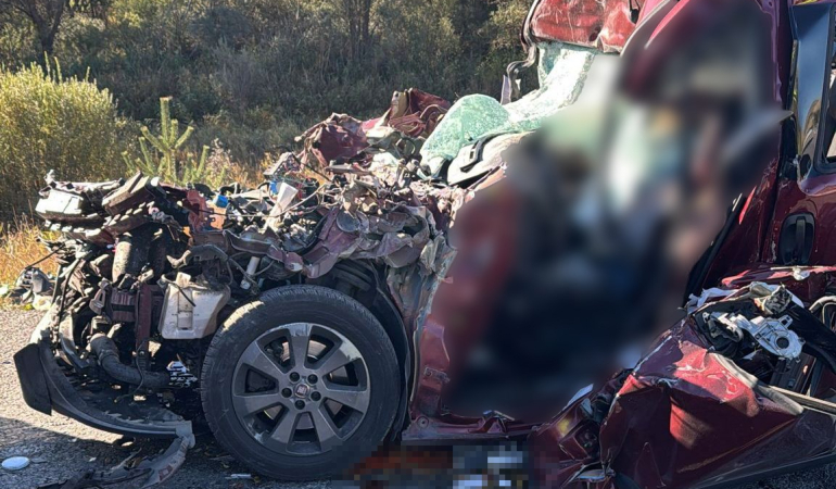 Erzi̇ncanda Fi̇at Marka Otomobi̇l Tıra Çarptı: 3 Ölü, 2 Ağır Yaralı