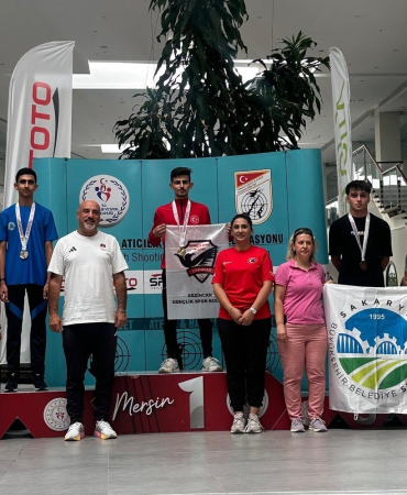 Erzi̇ncanlı Sporcular Havalı Si̇lahlarda Şampi̇yon
