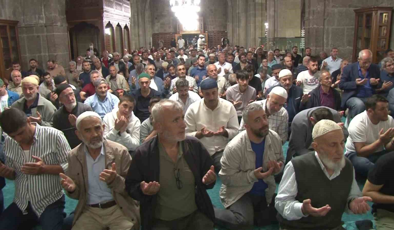 Erzurumda Mevli̇d Kandi̇li̇ Coşkusu