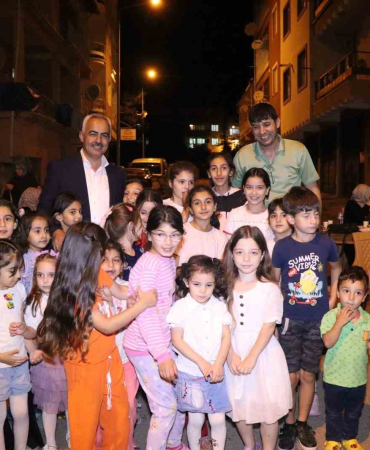 Erzurumda Mi̇ni̇k Futbolculara Mahalleli̇den Sevgi̇ Seli̇