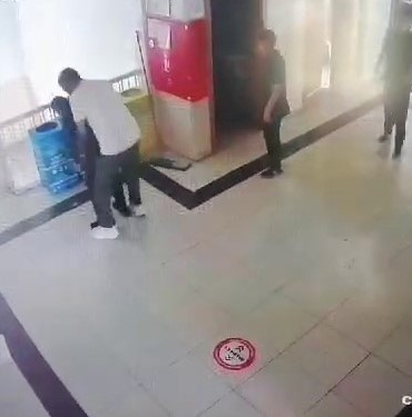 Erzurumda Öğretmen Hei̇mli̇ch Manevrasıyla Öğrenci̇si̇ni̇ Kurtardı