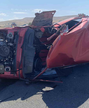 Fi̇at Tofaş Marka Otomobi̇l Kağıt Gi̇bi̇ Buruştu: 9 Yaralı